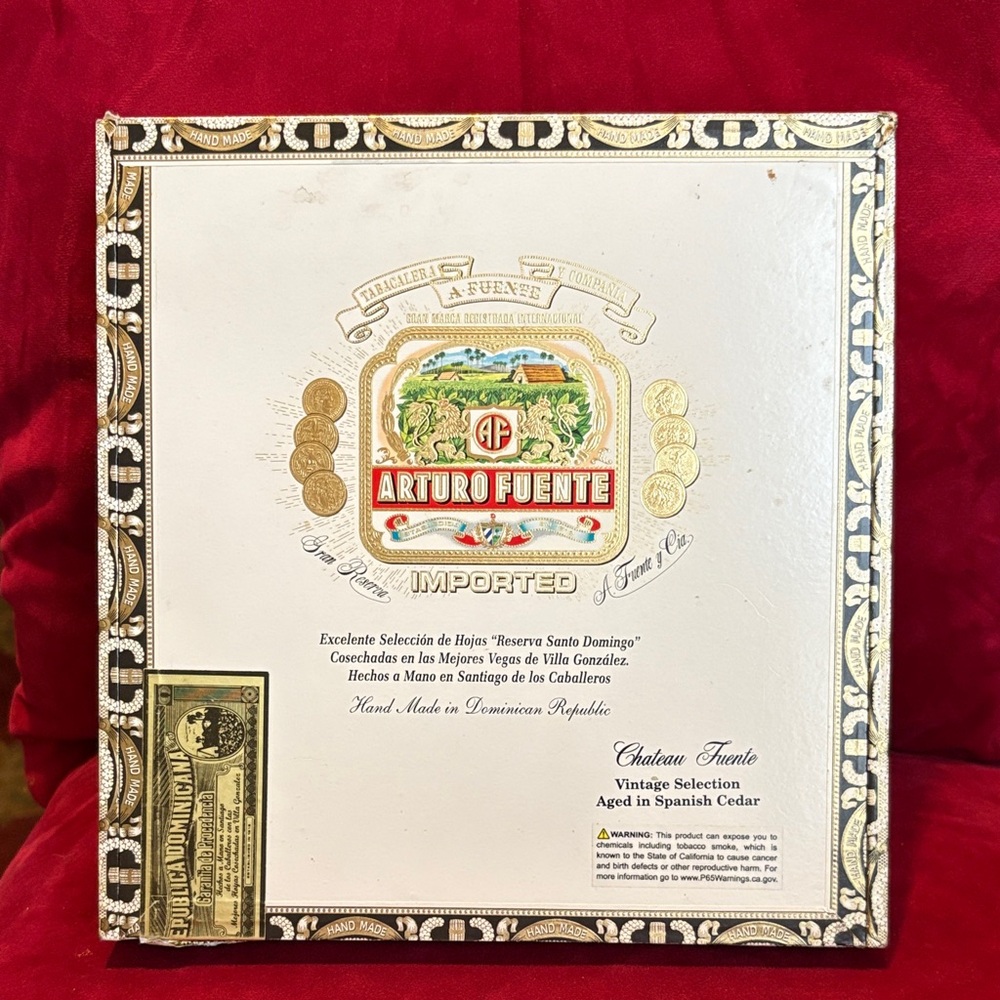 Arturo Fuente Decorative Box - White and Gold cigar box.